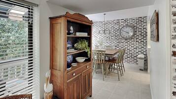 Condo (3 Bedrooms) | Tiện nghi, dịch vụ nơi lưu trú