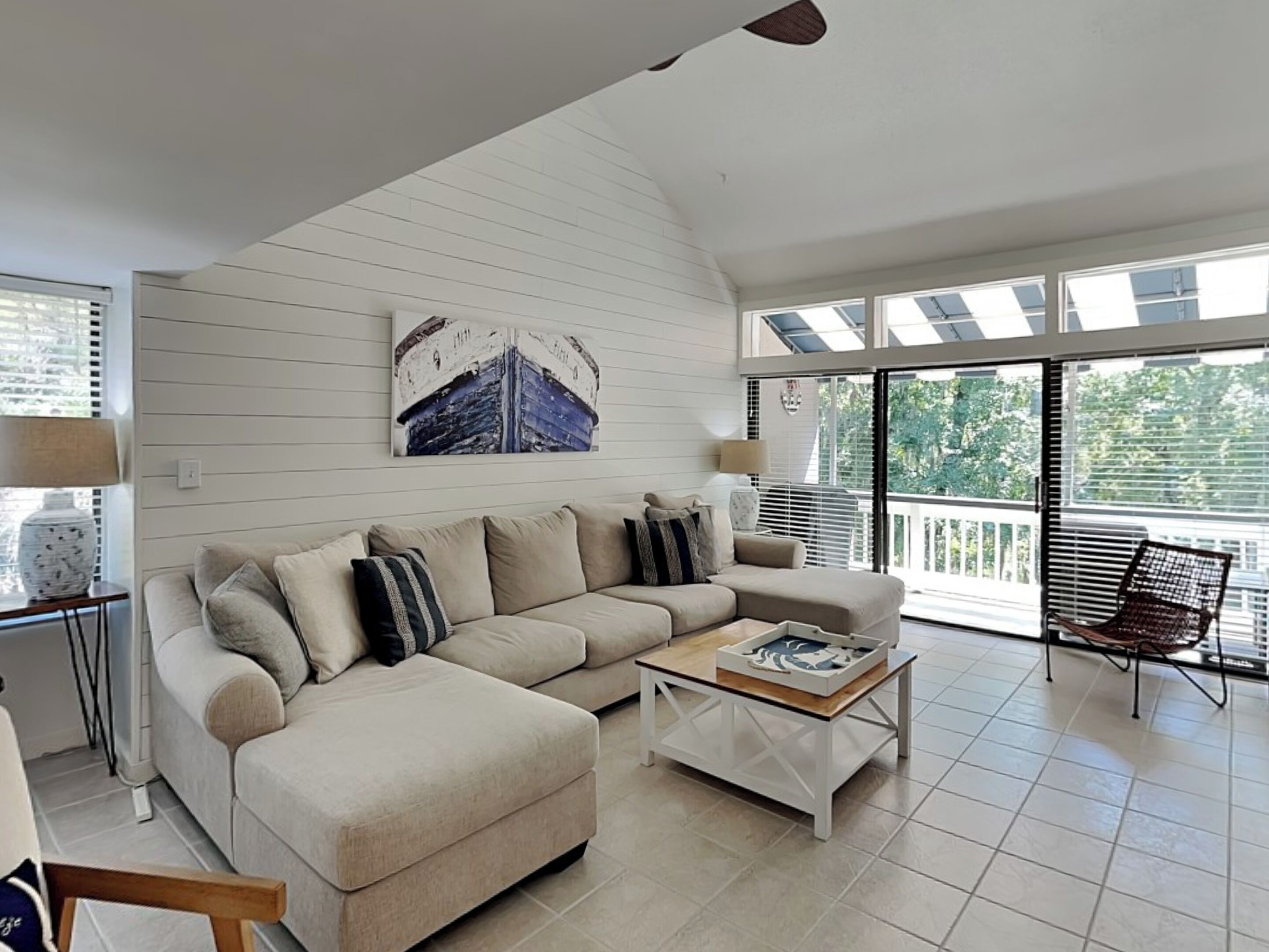 Condo (3 Bedrooms) | Front of property