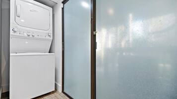 Condo (2 Bedrooms) | Property amenity