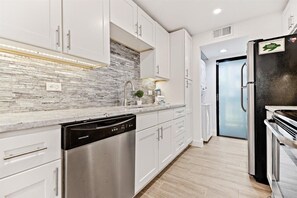 Condo (2 Bedrooms) | Property amenity