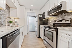 Condo (2 Bedrooms) | Property amenity