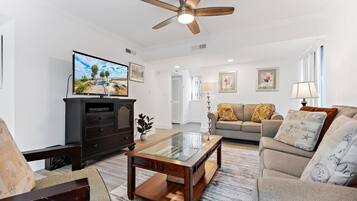 Kondominium (2 Bedrooms) | Bagian depan properti