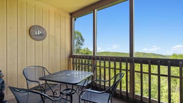 Condo (2 Bedrooms) | Property amenity