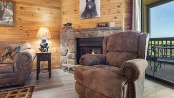 Condo (2 Bedrooms) | Property amenity