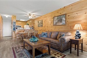 Condo (2 Bedrooms) | Property amenity