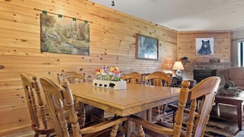 Condo (2 Bedrooms) | Property amenity