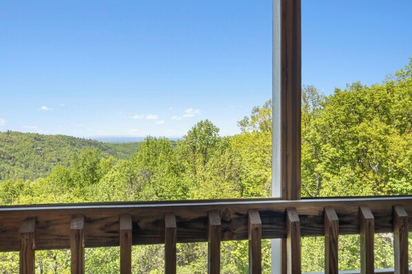 Condo (2 Bedrooms) | Property amenity