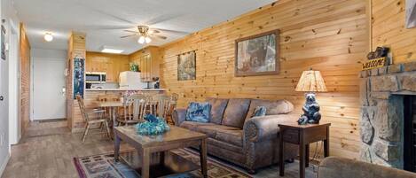 Condo (2 Bedrooms) | Front of property