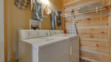 Studio (1 Bedroom) | Property amenity