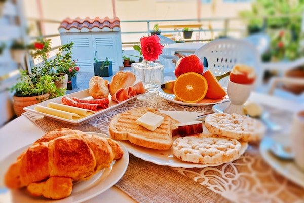 Kontinentales Frühstück am Wochenende (10 EUR pro Person)