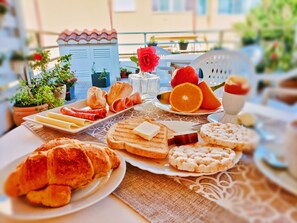 Bữa sáng kiểu Âu với phụ phí nhỏ vào ngày cuối tuần 