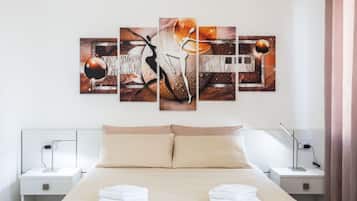 Habitación con 1 cama doble o 2 individuales (Camera 4) | Ropa de cama de alta calidad, edredones de plumas, minibar y escritorio