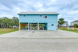Exterior - 1 Mi to Marina: Cozy Angler's Cottage in Rockport (Rockport)