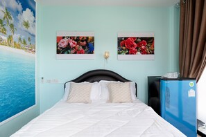 Habitación básica | Escritorio, cortinas blackout, wifi gratis y ropa de cama 