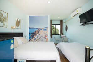 Desk, blackout drapes, free WiFi, bed sheets - Brown Home Sattahip 19 (Sattahip)
