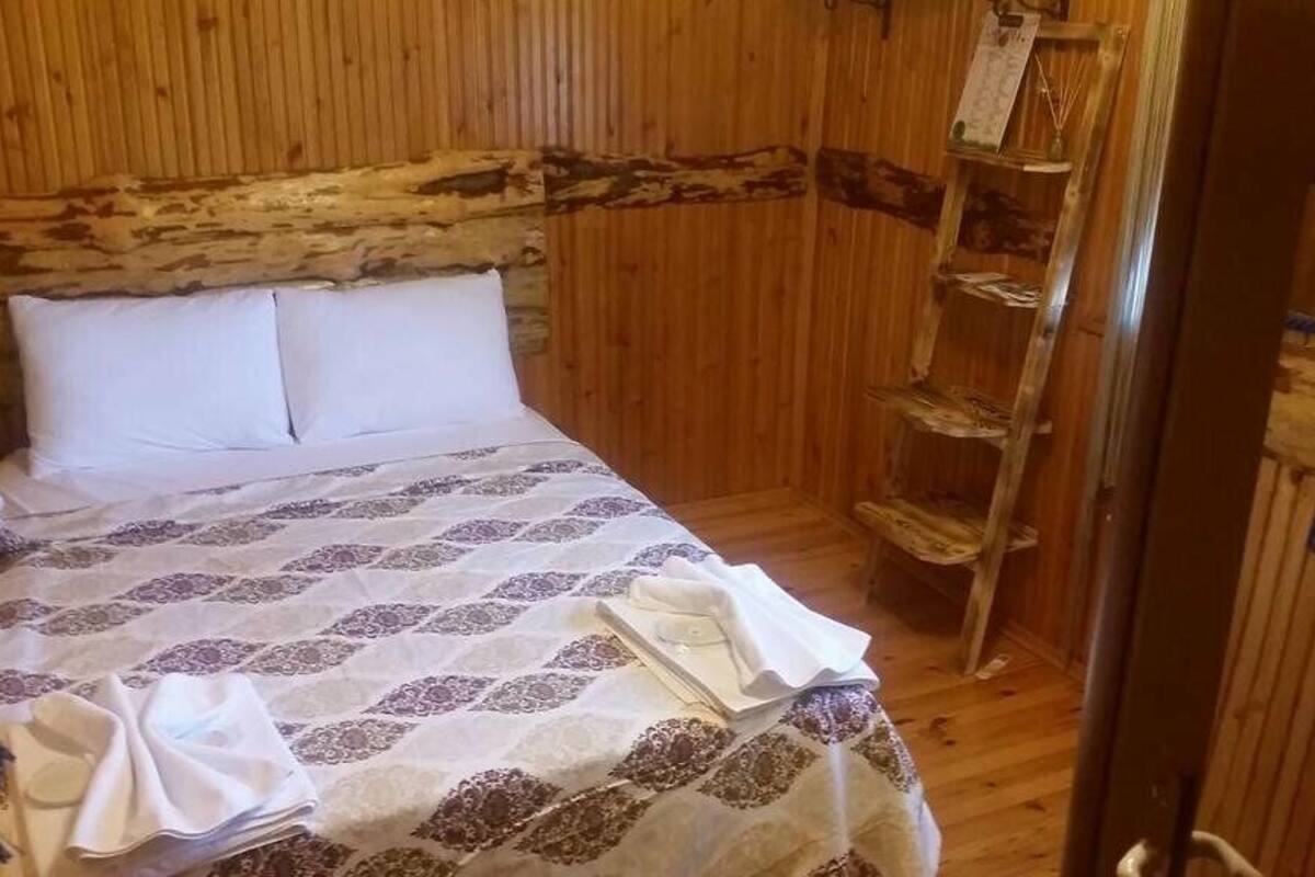 Een minibar, gratis wifi, beddengoed
