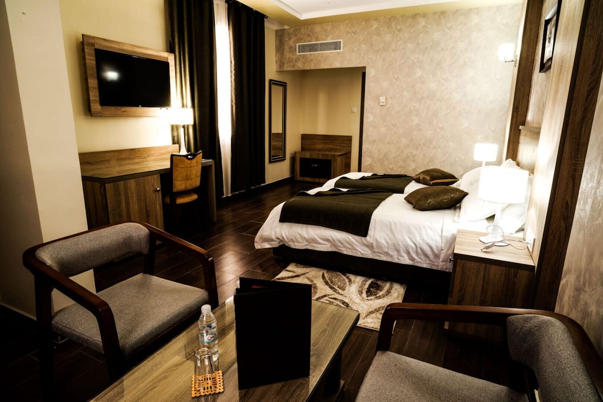 1 camera, minibar, una scrivania, postazione laptop