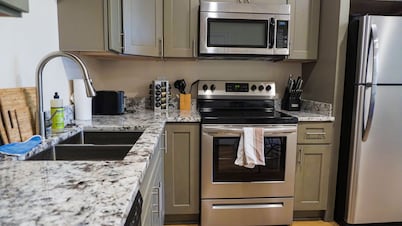 🔥 CLOSE 2 WATERS❤️| SLEEPS 4 W/ W+D