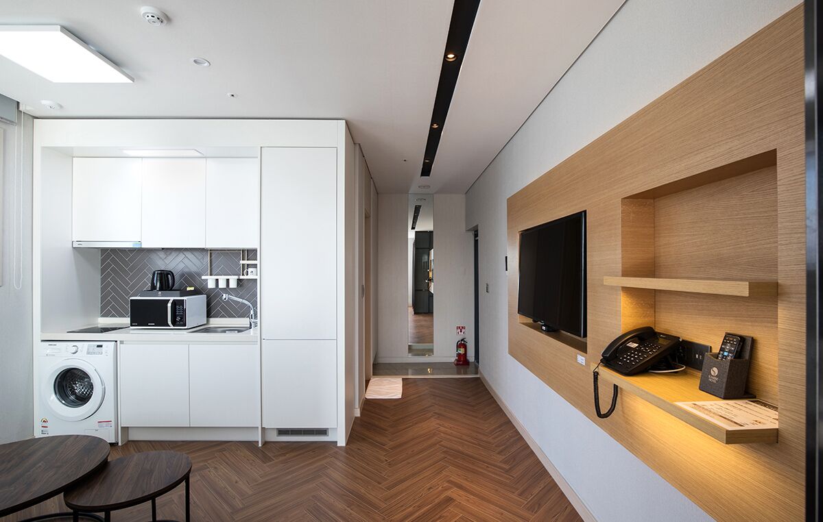 flat-screen tv, heated floors