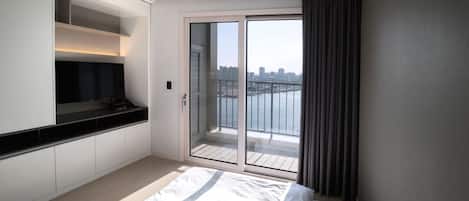 1 bedroom, premium bedding, down comforters, blackout drapes