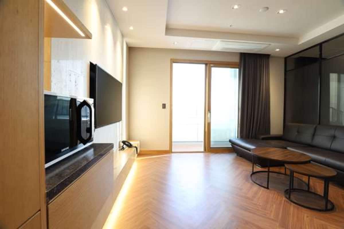 royal suite, lake view (partial ocean+lake view) | 1 bedroom, premium bedding, blackout curtains, soundproofing