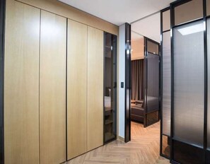 Ropa de cama de alta calidad, cubrecamas y cortinas blackout