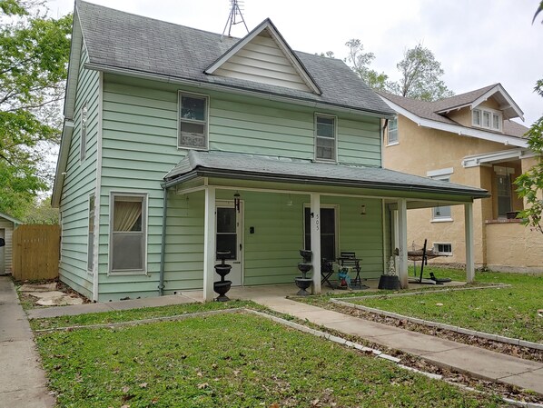 Exterior - Private Room in Historic Home (Valley Falls)