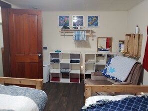 1 habitación, tabla de planchar con plancha, wifi y ropa de cama