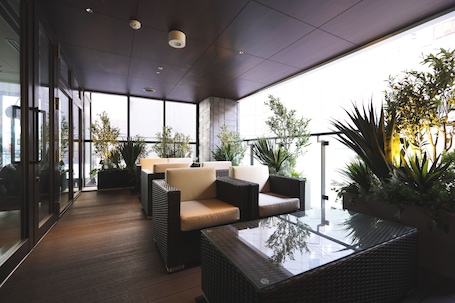 Lounge. Grids Premium Hotel Osaka Namba