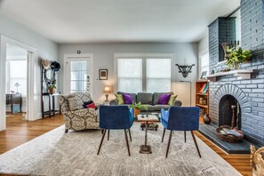Smart TV - Cultural district bungalow steps from Dickies arena (Fort Worth)