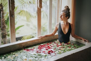 双人护理室、热水浴缸、身体护理、芳香疗法、热石按摩、深层组织按摩