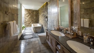 Villa, 1 chambre, piscine privée | Salle de bain | Articles de toilette gratuits, sÚche-cheveux, peignoirs, chaussons