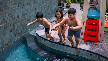 Children’s play area – outdoor