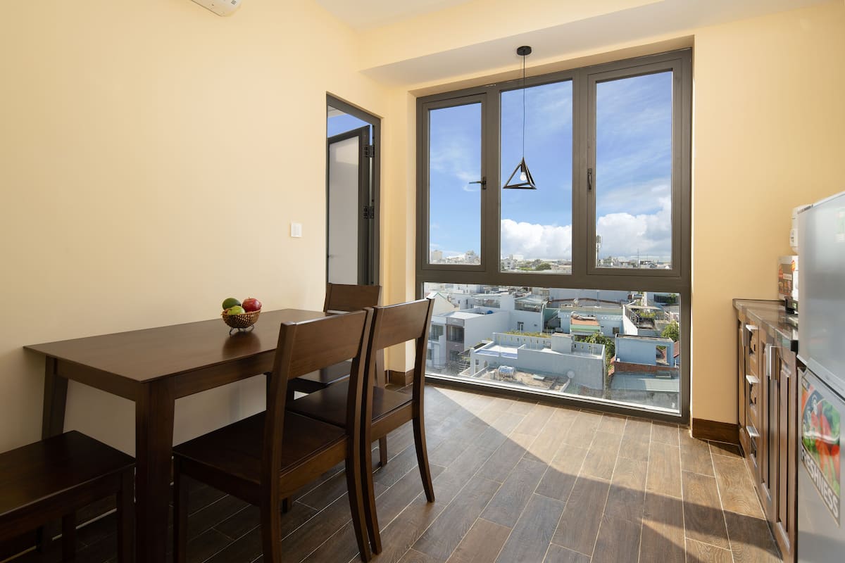 Deluxe Double Room | In-room dining