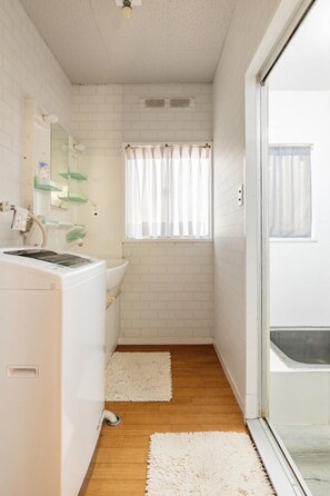 Separate bathtub and shower, towels