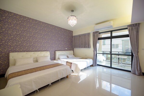 画廊四人房 | 办公桌、遮光窗帘、免费 WiFi、床单