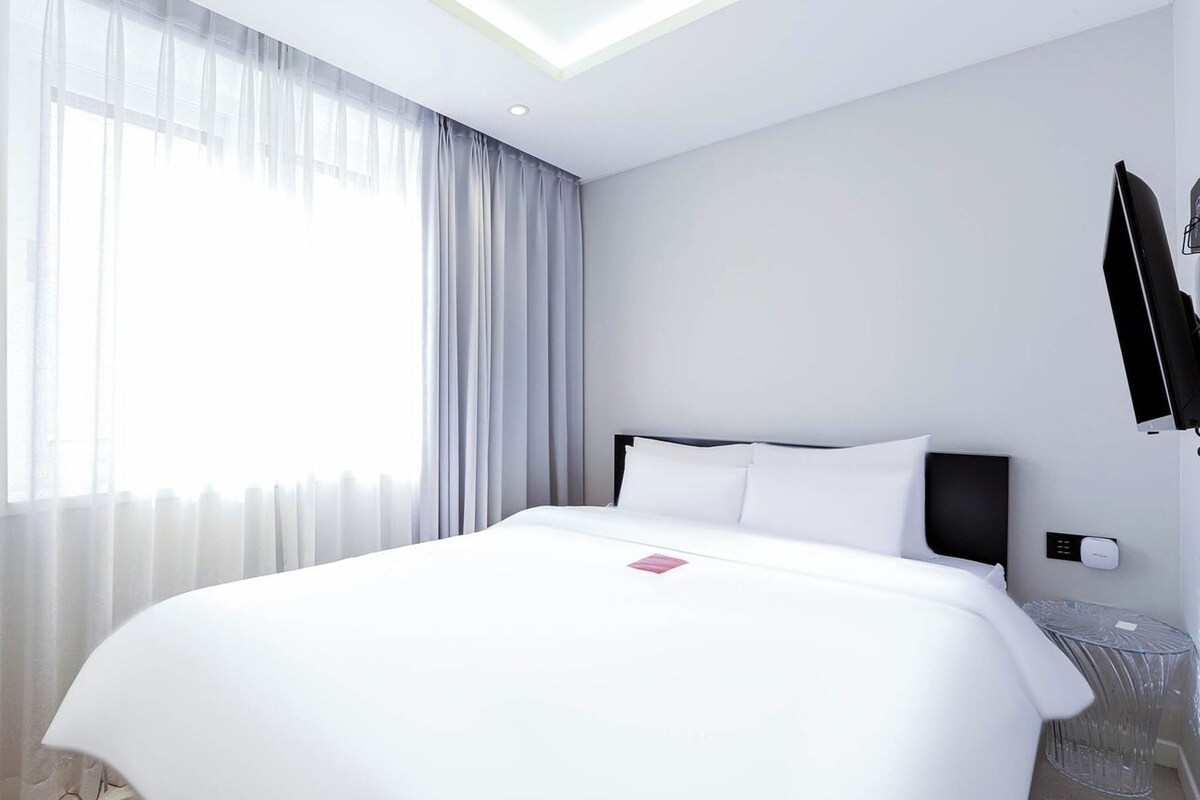 Habitació Deluxe, vistes a la ciutat | Roba de llit d'alta qualitat i cortines opaques 