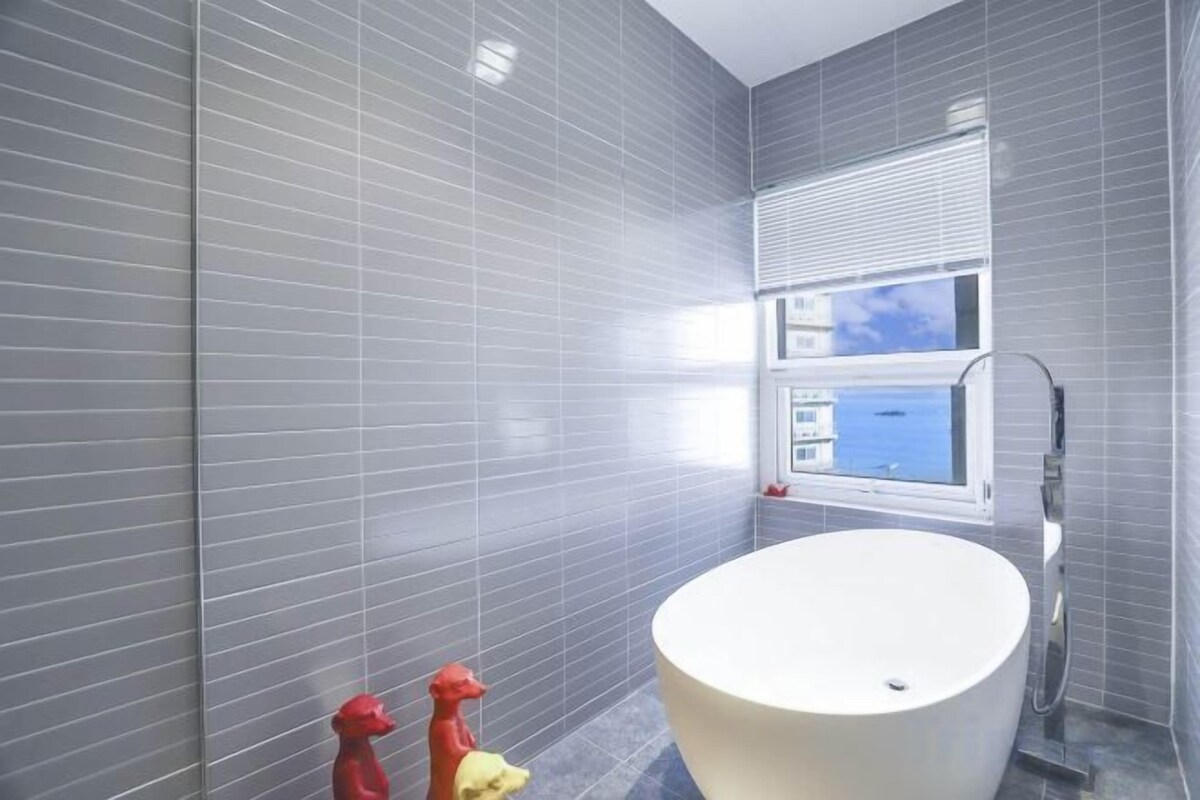 Bad | Designertoalettartikler, hårføner, badekåper og tøfler