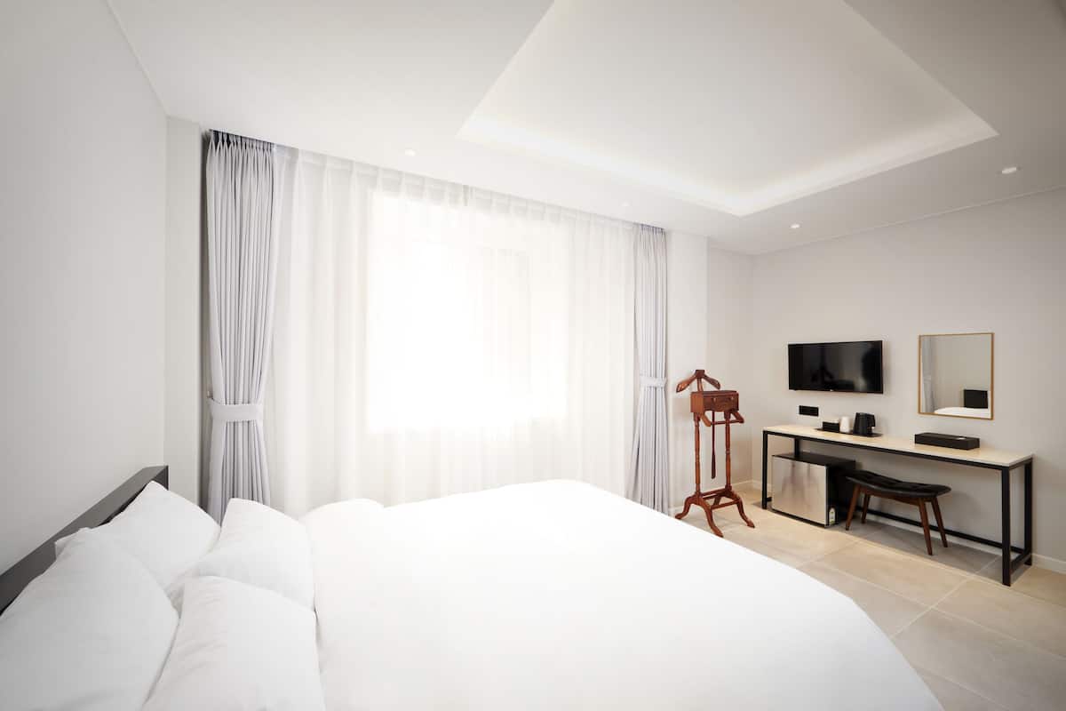 Ropa de cama de alta calidad y cortinas blackout
