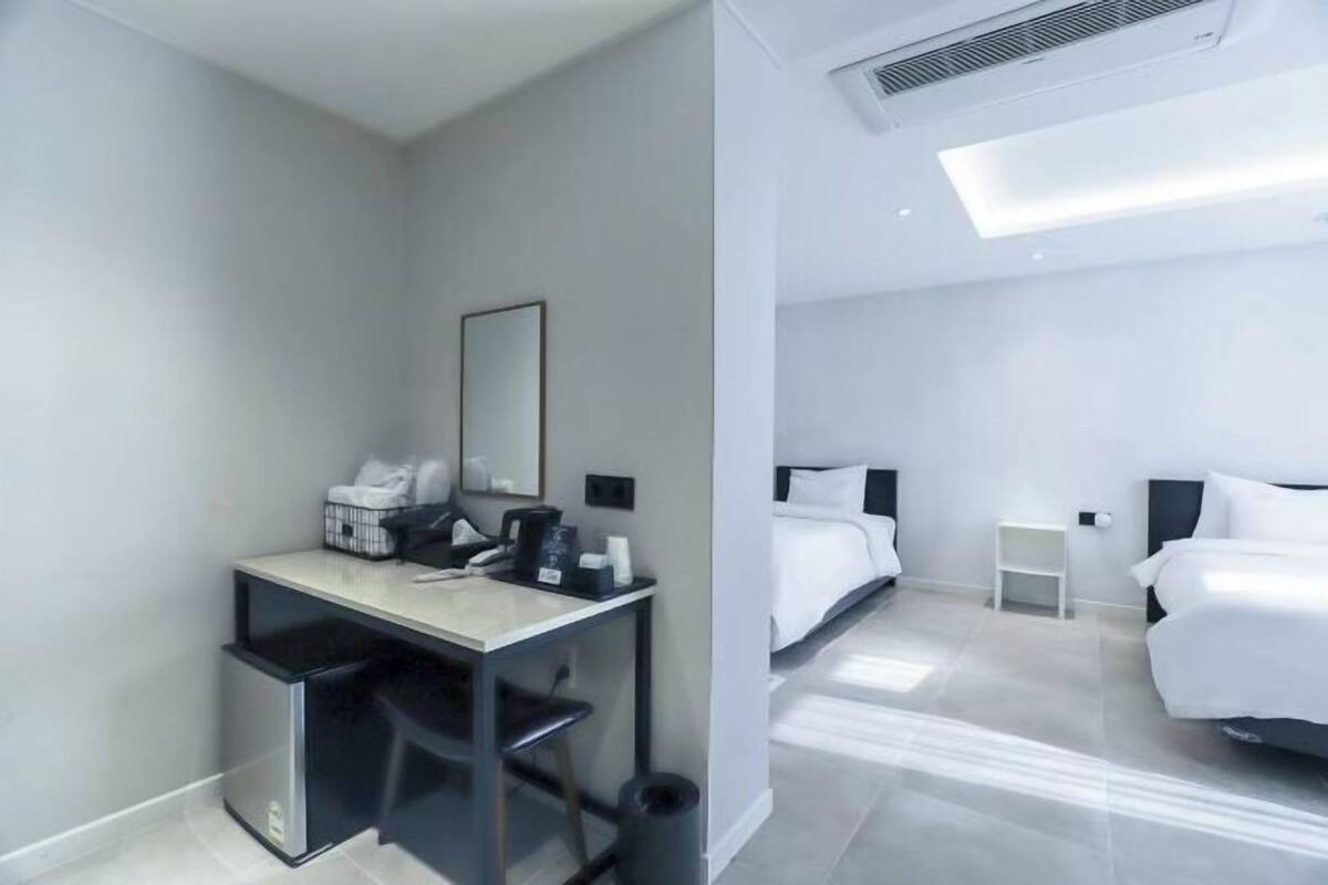 Hochwertige Bettwaren, Verdunkelungsvorhänge, schallisolierte Zimmer
