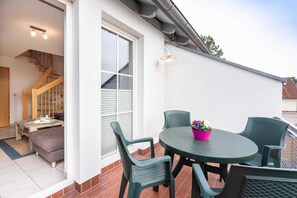 Unclassified image, 4 of 21, button