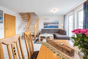 Unclassified image, 2 of 21, button