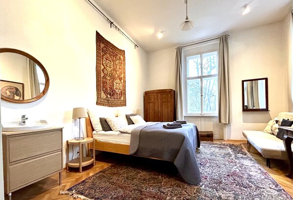 2 bedrooms, desk, iron/ironing board, WiFi