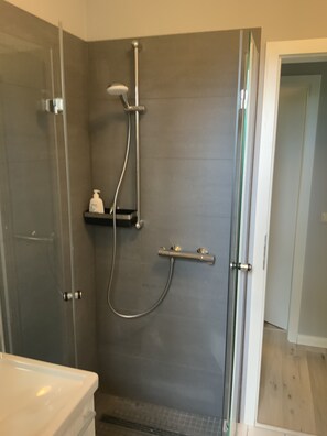 Suihku, hiustenkuivaaja