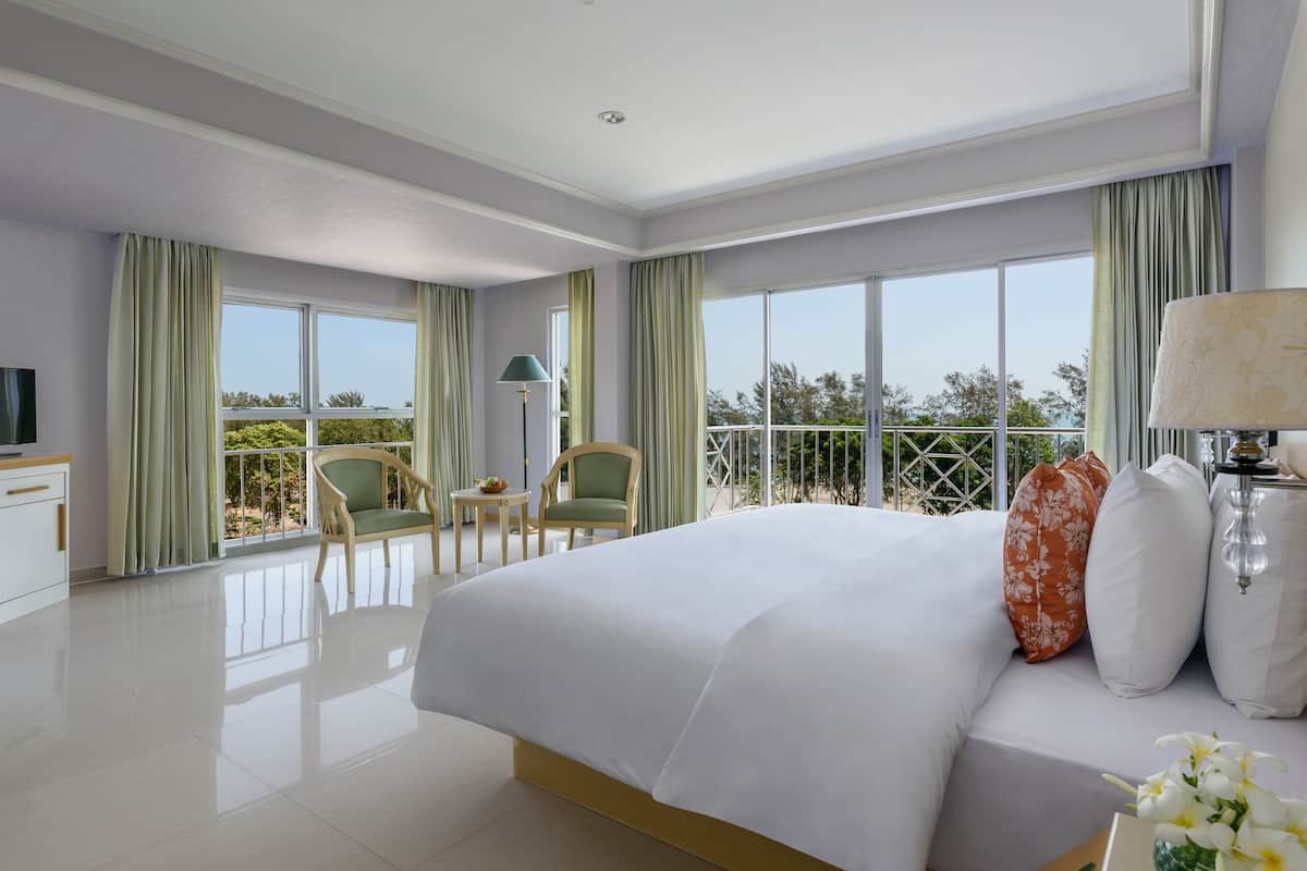 Deluxe kamer, 1 kingsize bed, uitzicht op oceaan (Corner) | 2 slaapkamers, een bureau, verduisterende gordijnen, gratis wifi