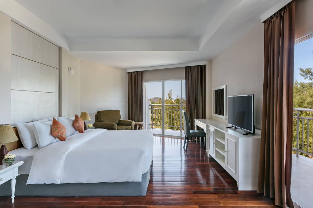 Suite, 1 Bedroom, Seapine View | 2 slaapkamers, een bureau, verduisterende gordijnen, gratis wifi