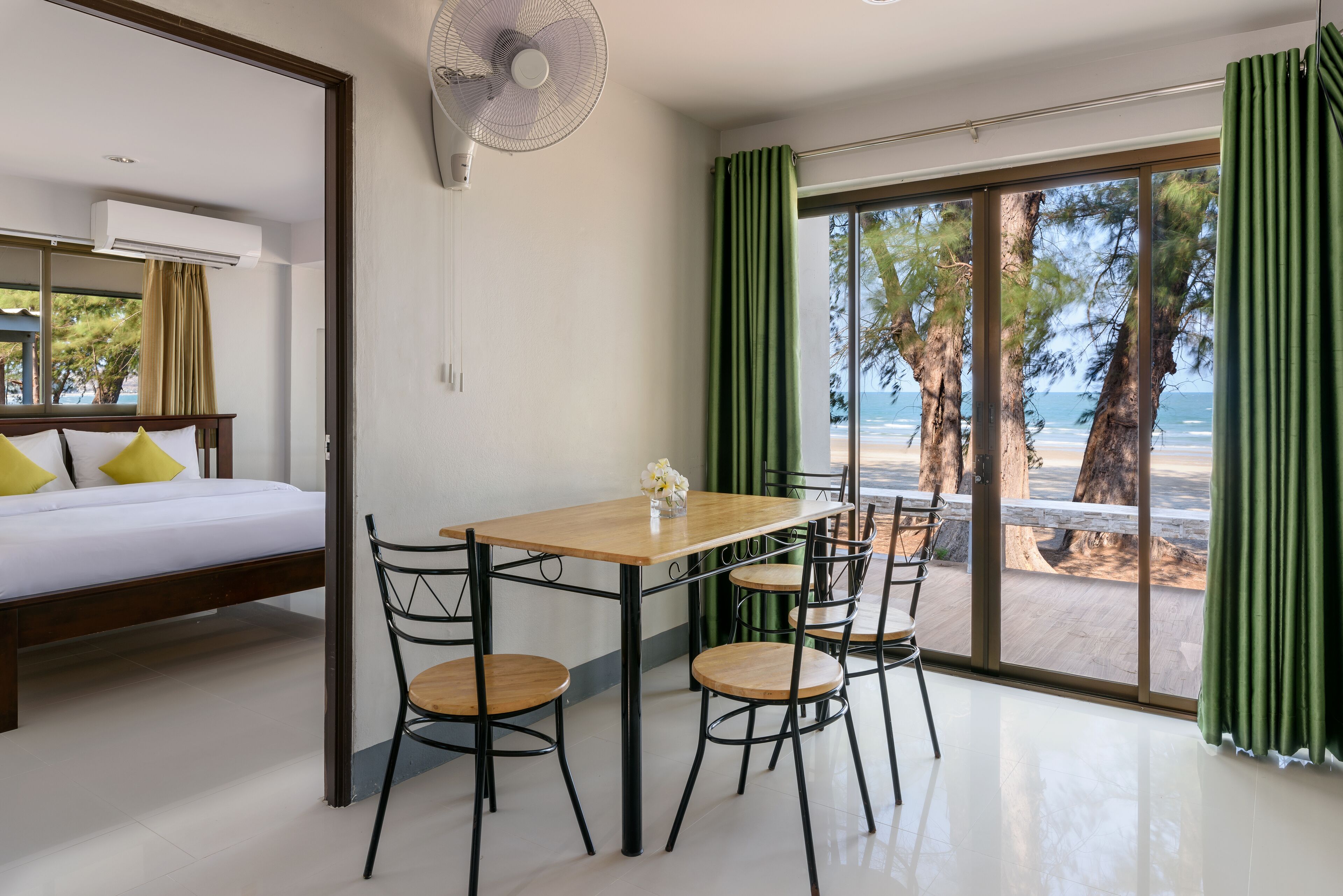 beach house, 2 bedrooms, sea view | 2 bedrooms, desk, blackout curtains, free wifi