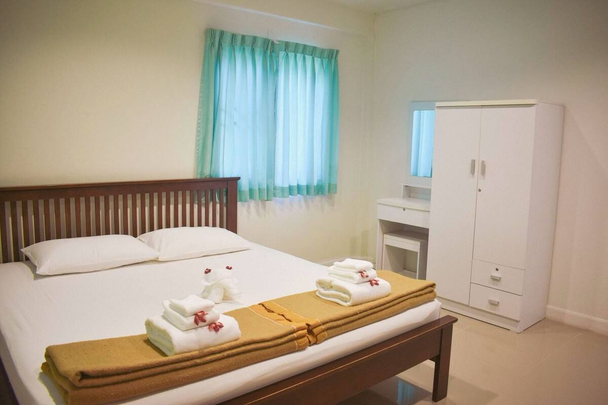 3 Bedroom Beach House | Blackout curtains, iron/ironing board, free WiFi, bed sheets