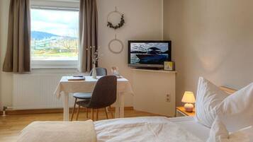 1 chambre, bureau, fer et planche à repasser, Wi-Fi