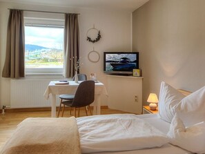 1 bedroom, desk, iron/ironing board, WiFi